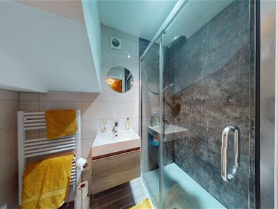EN SUITE